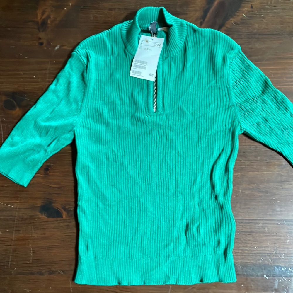Green crop top